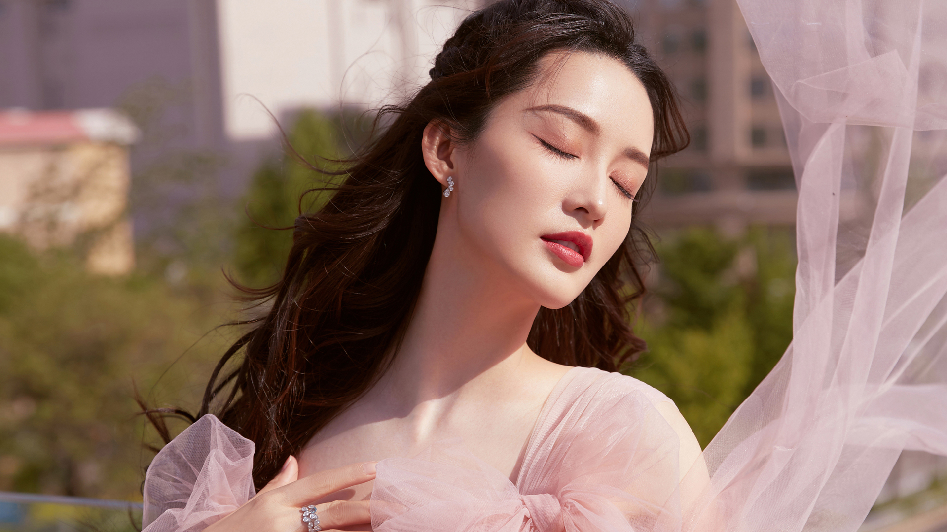 李沁 樱花公主裙 闭眼唯美美女高清壁纸