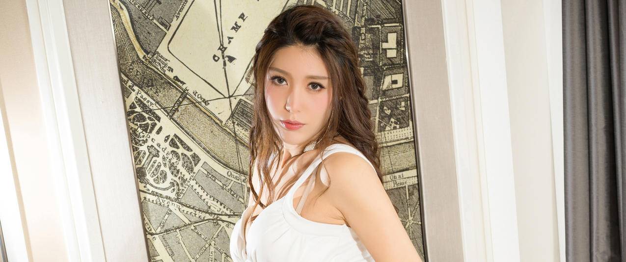薇薇美女带鱼屏高清壁纸