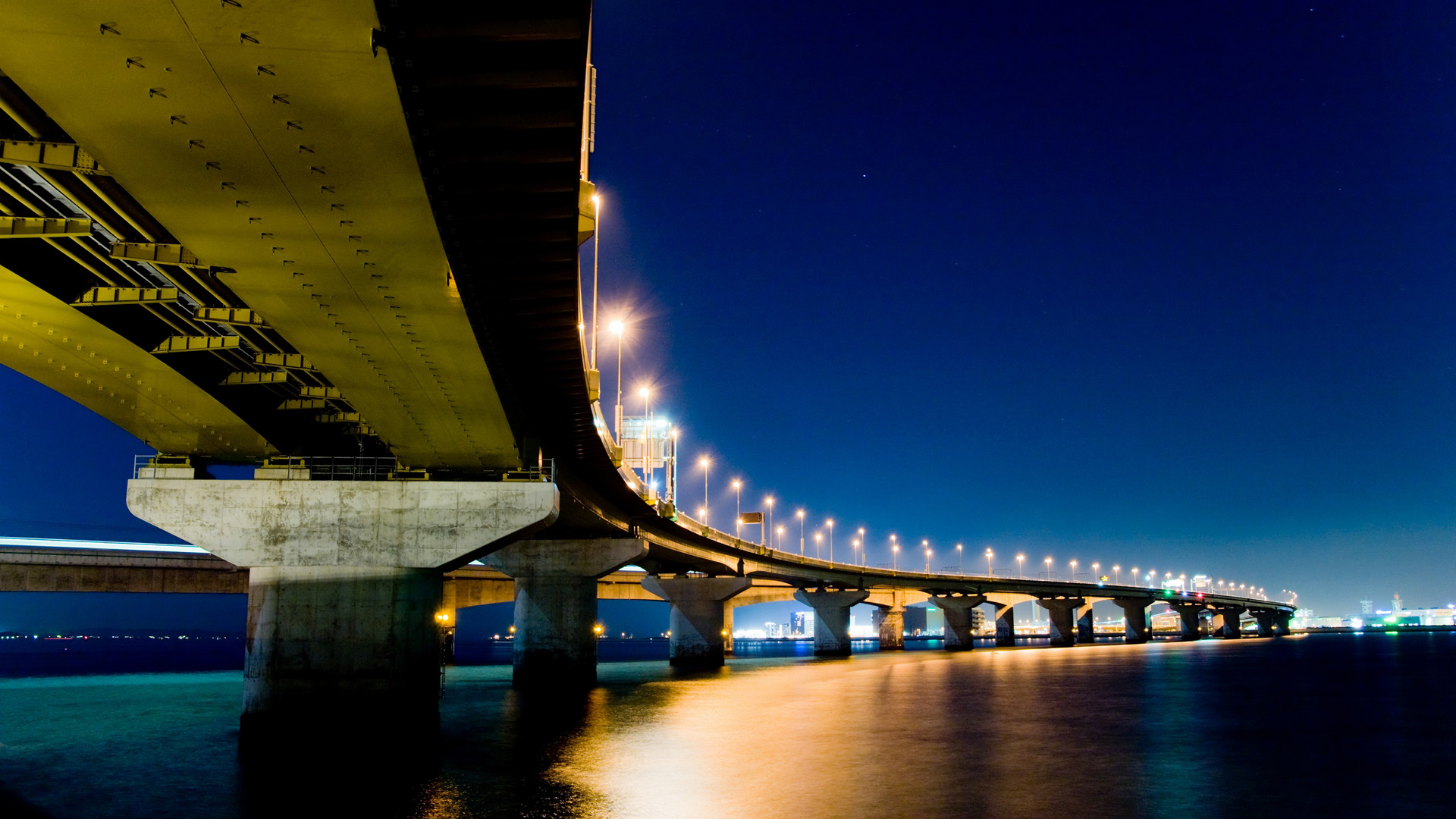 美丽的大桥夜景桌面高清壁纸