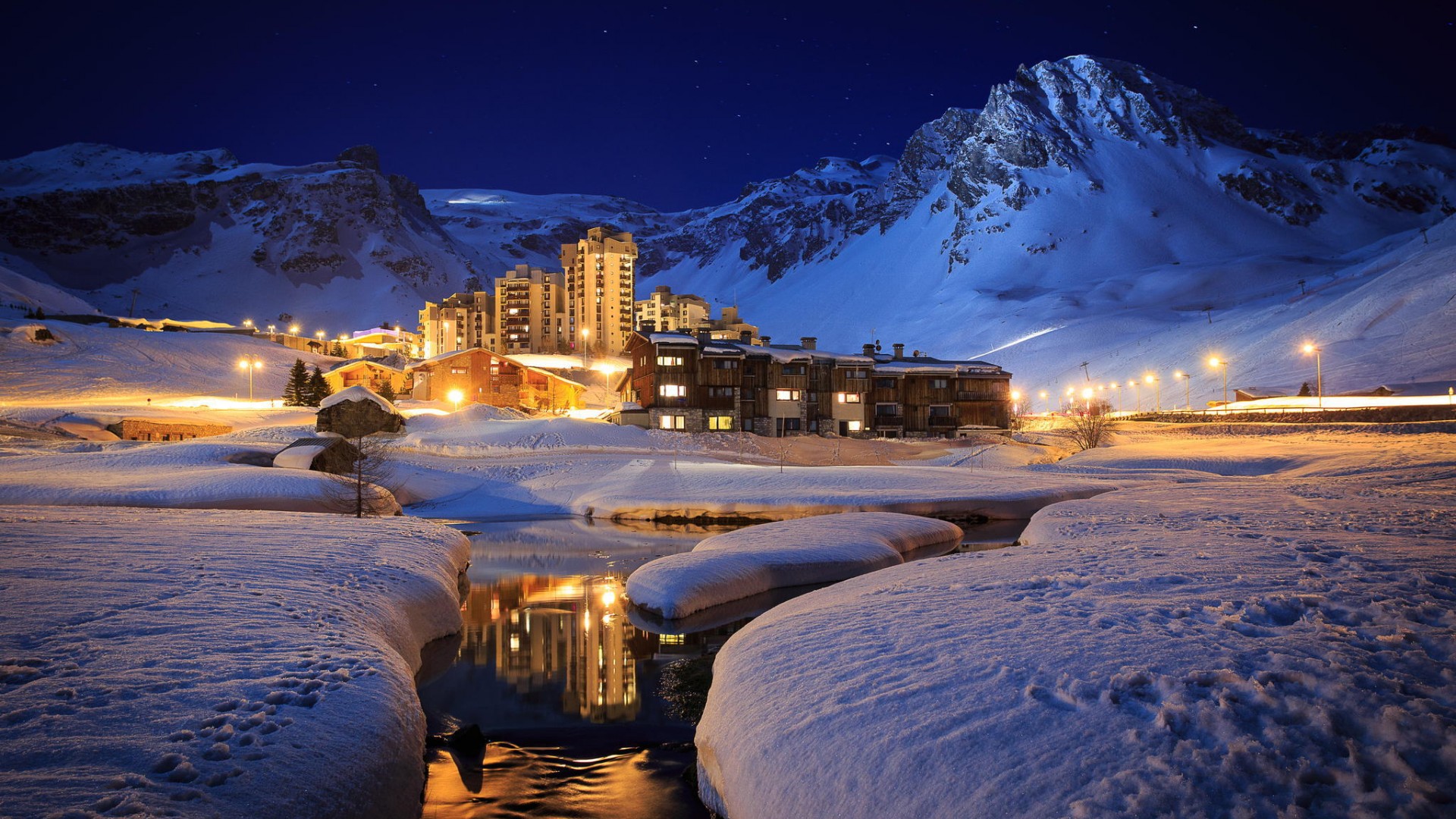 山，冬天，雪，房子，度假，河流，雪地，风景桌面高清壁纸