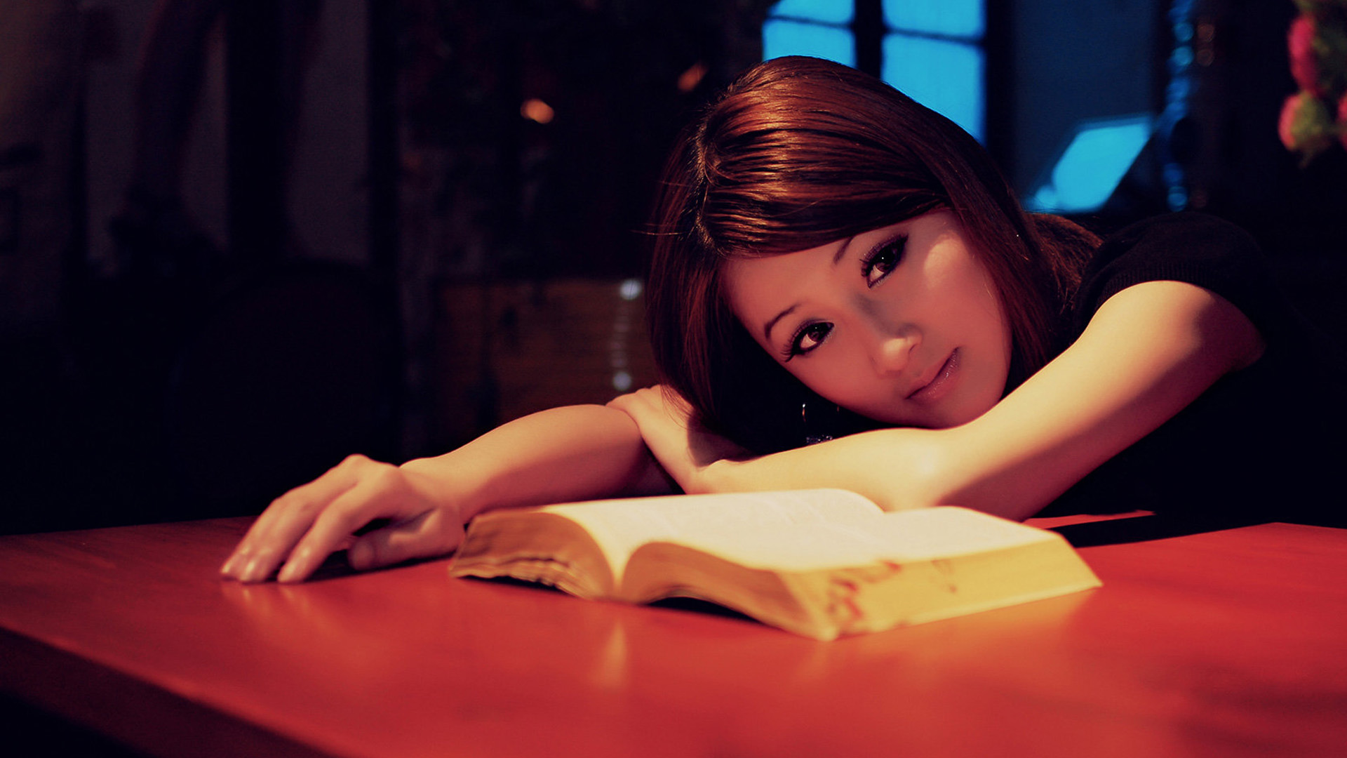 思念 夜晚来临,我思念着我们的曾经 美女桌面高清壁纸
