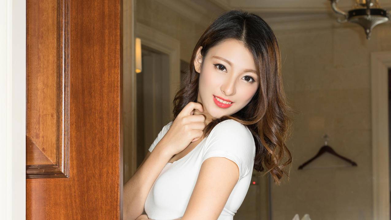 妮子美女侧面写真4k高清壁纸