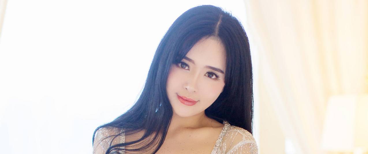 美女刘钰儿带鱼屏高清壁纸