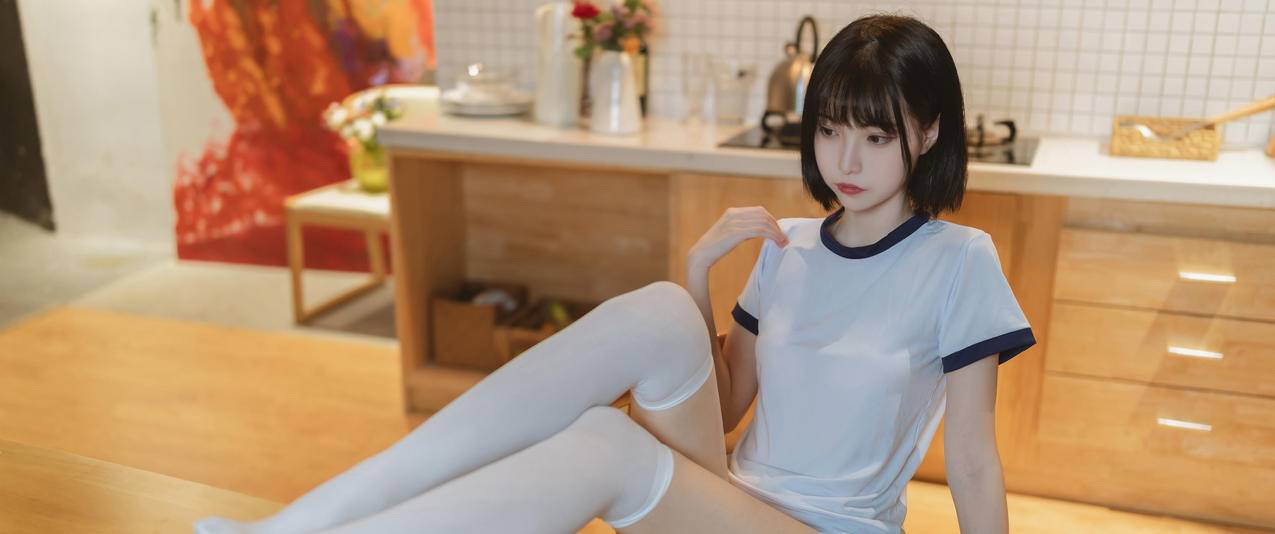 居家 厨房 可爱波波头短发美女 3440x1440带鱼屏高清壁纸
