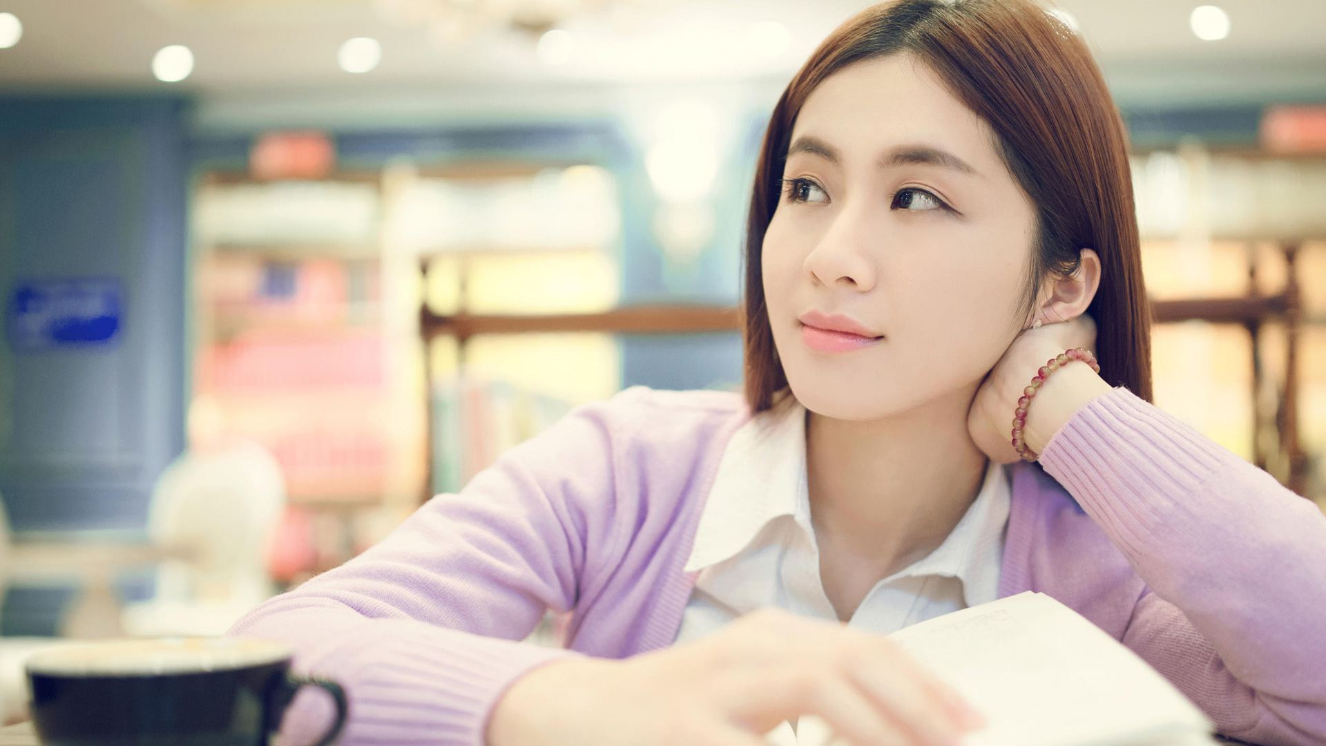 咖啡馆，美女，文艺，小清新，养眼，桌面高清壁纸