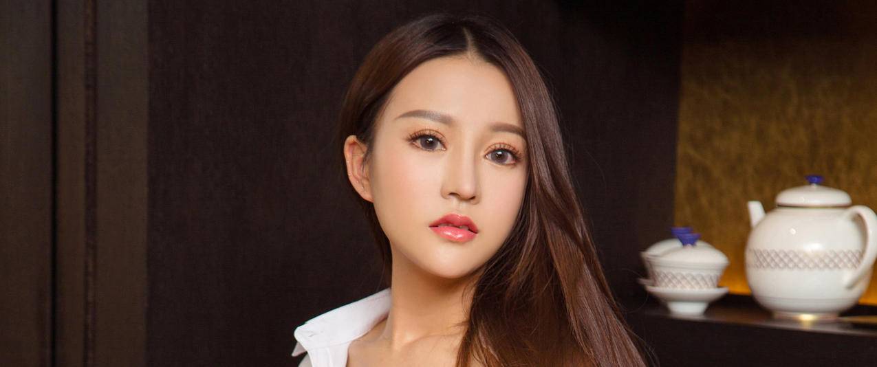 长发美女韩乐优带鱼屏高清壁纸