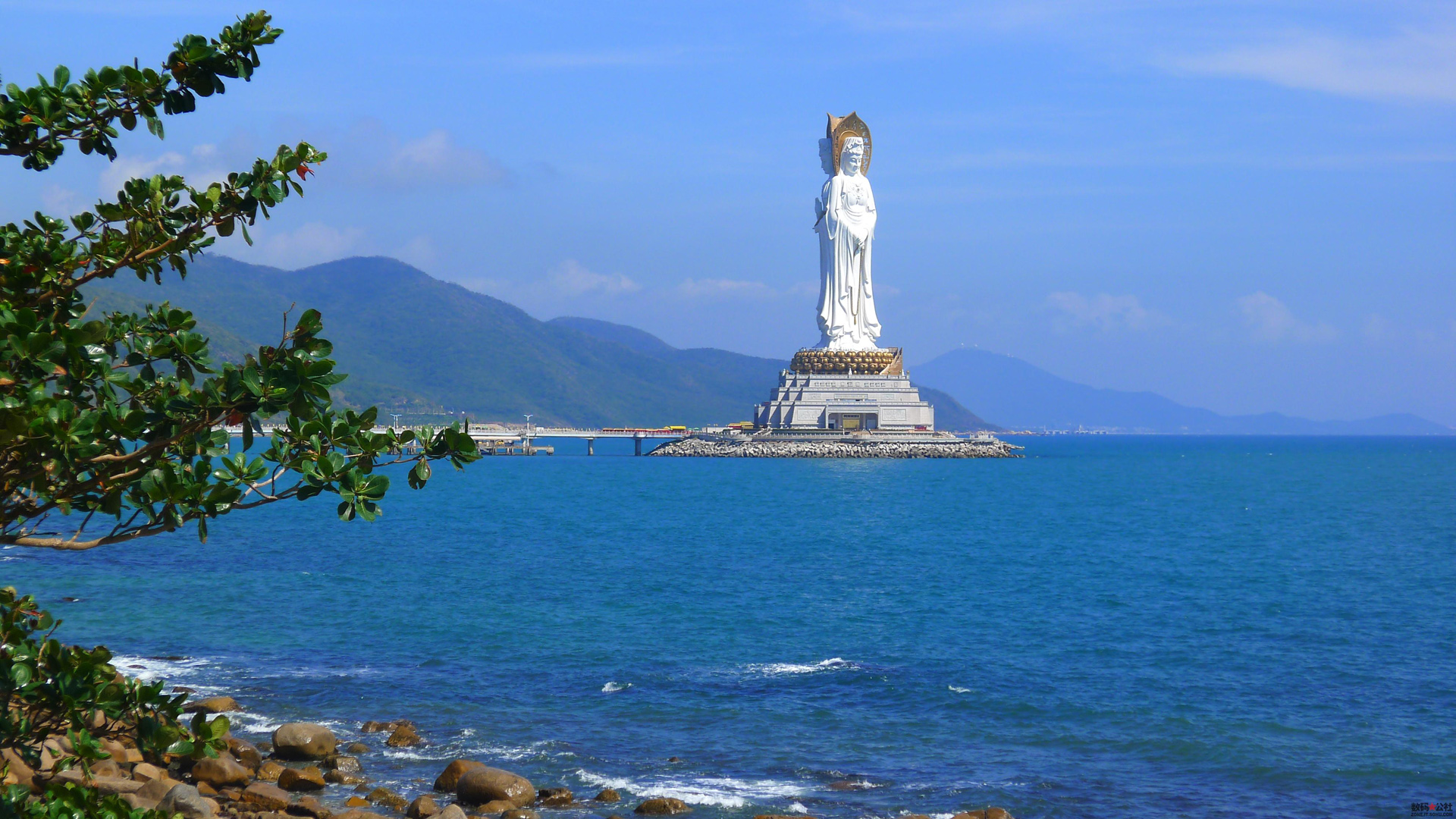 海南三亚三面观音风景桌面高清壁纸