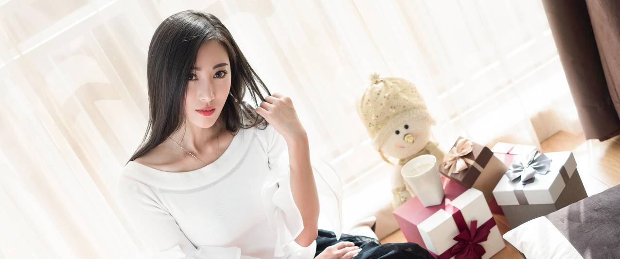 颖儿美女带鱼屏高清壁纸