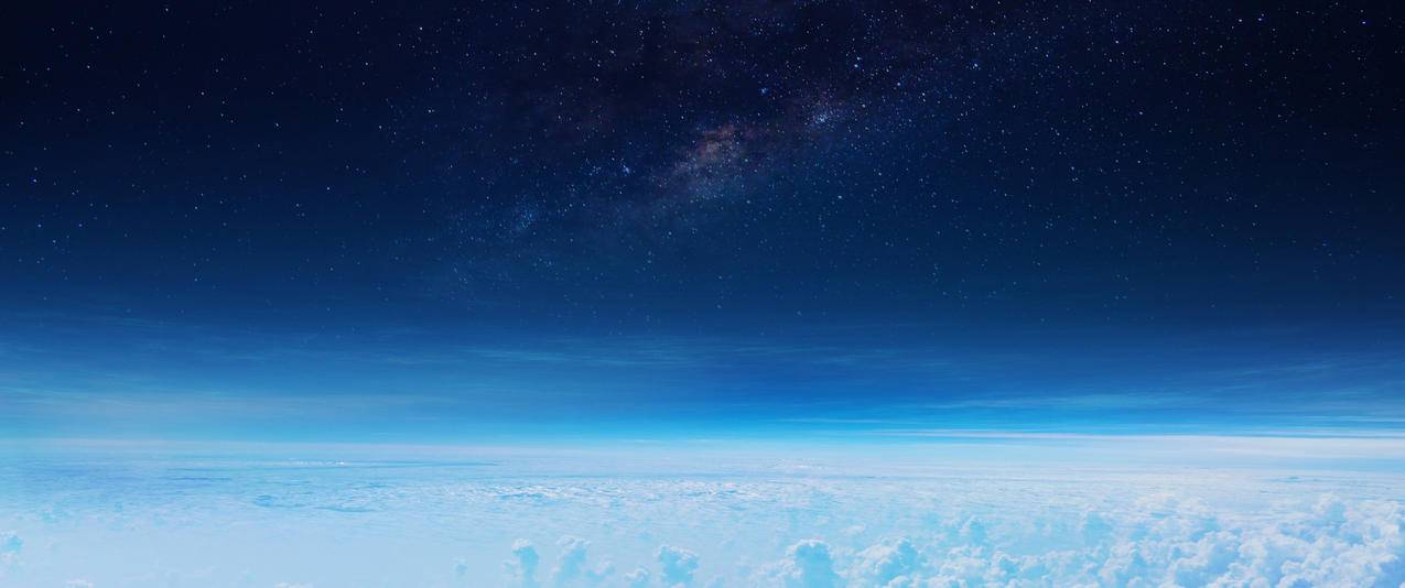 蓝色星空云层带鱼屏高清壁纸