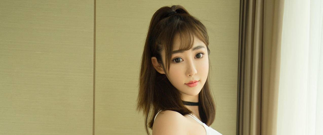 模特蜜儿美女带鱼屏高清壁纸