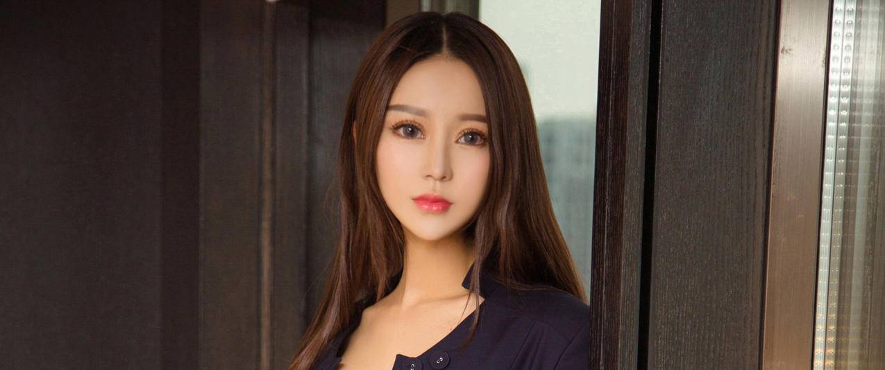 韩乐优气质美女带鱼屏高清壁纸