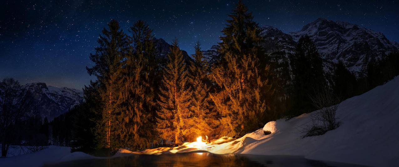 黑暗的夜星空篝火风景带鱼屏高清壁纸
