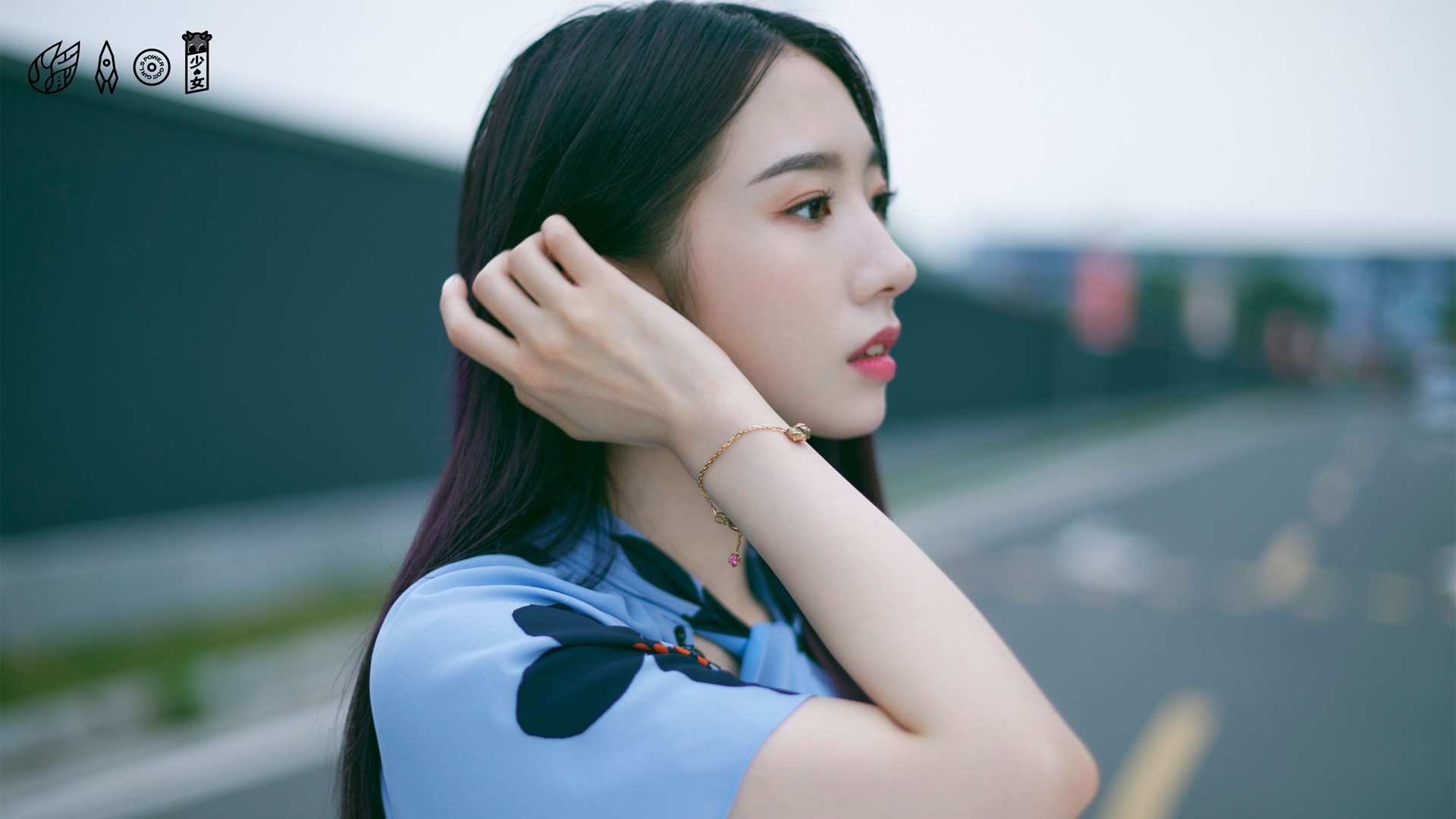 孟美岐侧脸写真高清壁纸