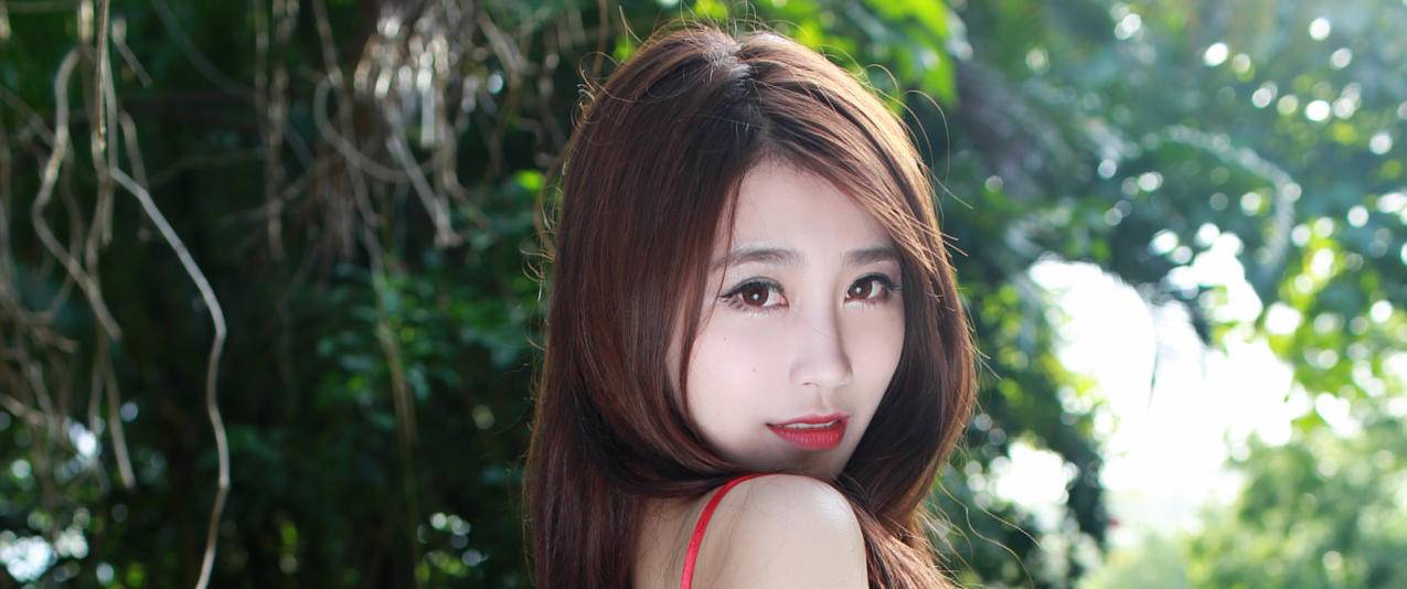 许诺Sabrin美女带鱼屏高清壁纸