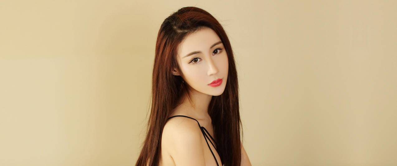 孙梦瑶V长发美女带鱼屏高清壁纸