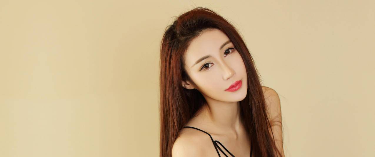 长发香肩美女孙梦瑶带鱼屏高清壁纸