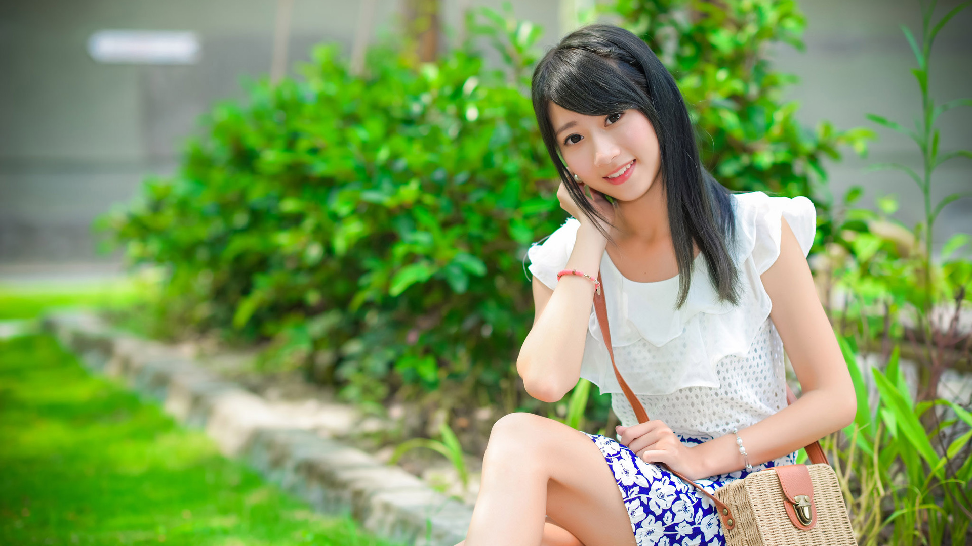 可爱清纯美女小嘉 张嘉庭桌面高清壁纸