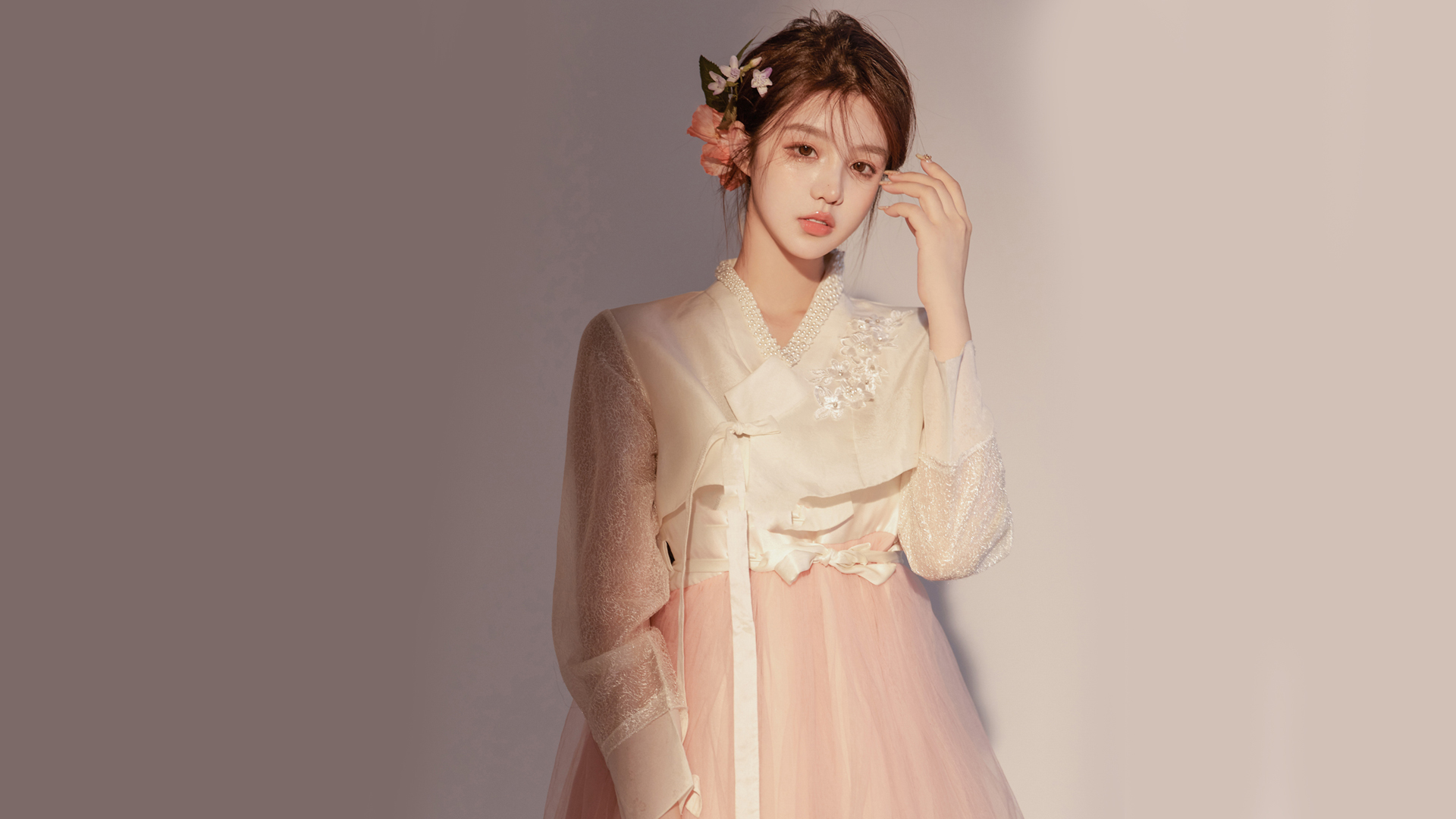 可爱韩服美女高清壁纸