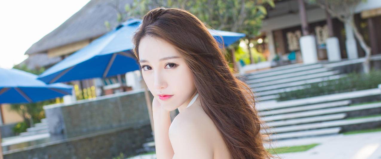 刘奕宁旅拍长发美女带鱼屏高清壁纸