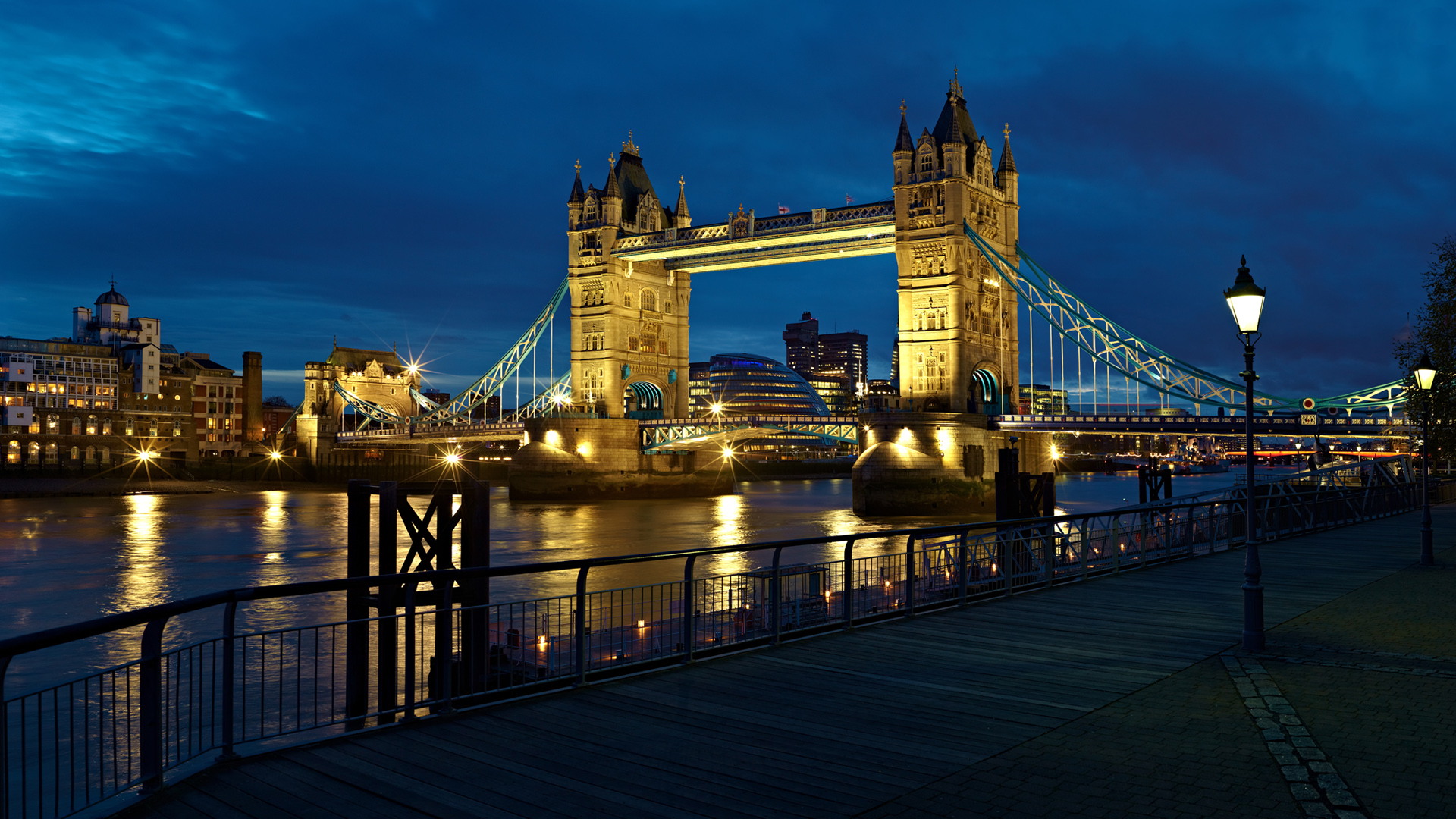 英国伦敦，城市，夜晚，灯光，泰晤士河，塔桥，风景桌面高清壁纸