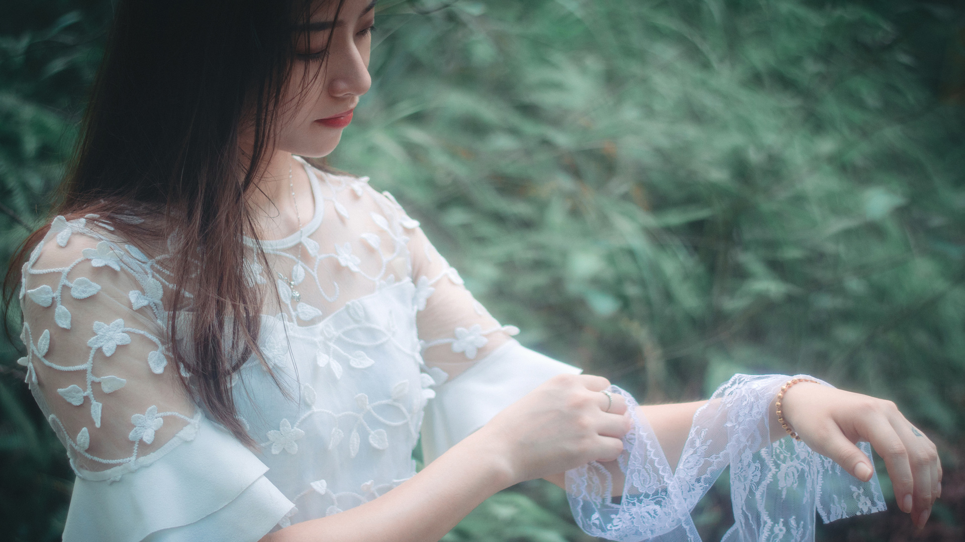 白色婚纱美女唯美摄影桌面高清壁纸