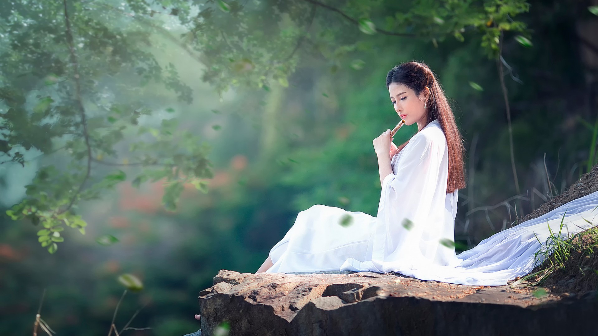 女孩，长笛，白色长长裙子，森林，石头，唯美意境高清壁纸
