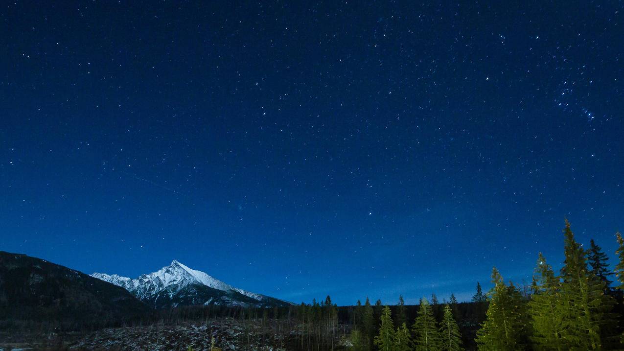 山区与夜天空星空星星风景4k高清壁纸