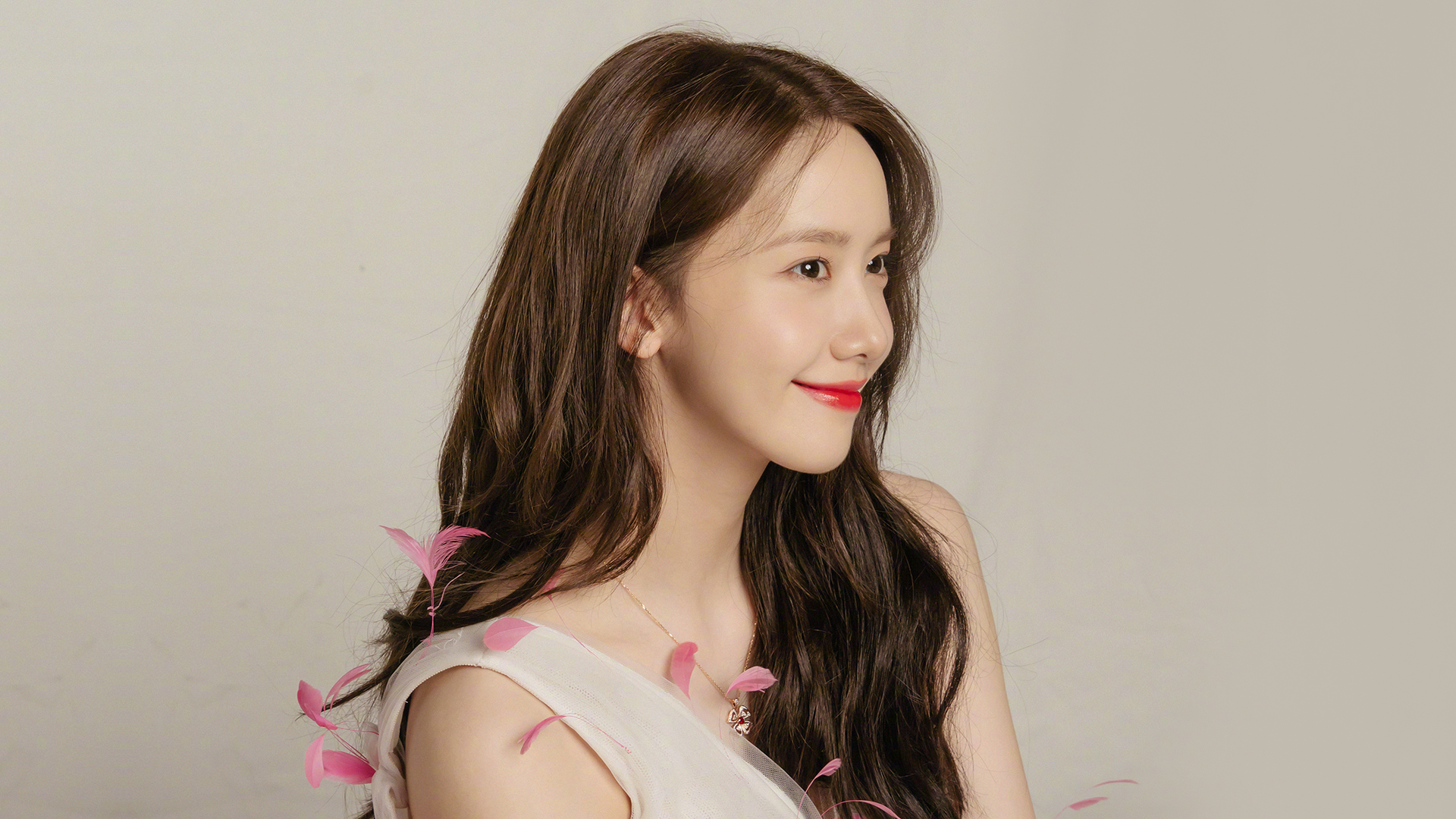 韩国美女林允儿电脑高清壁纸