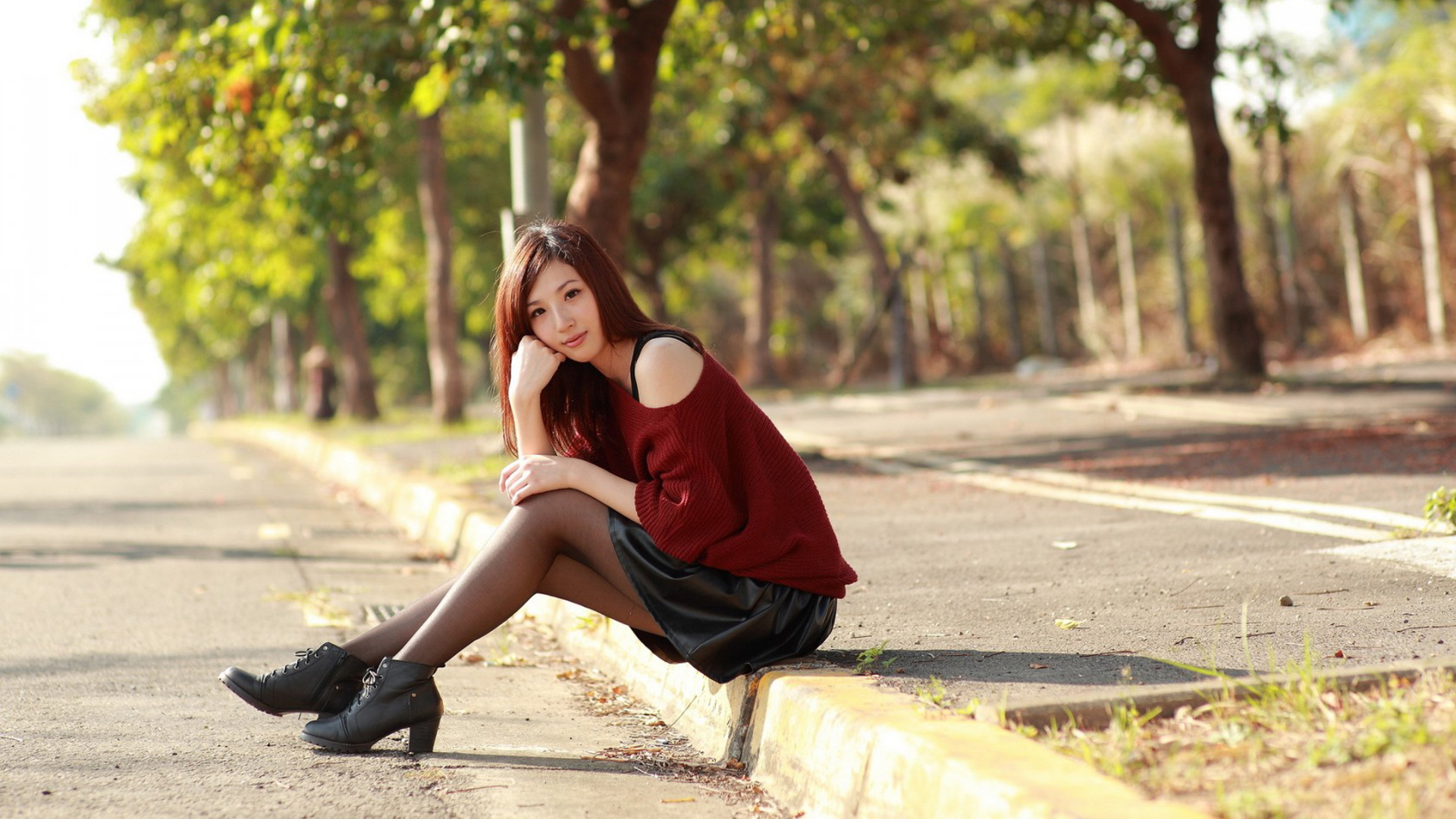 街头美丽漂亮美女桌面高清壁纸