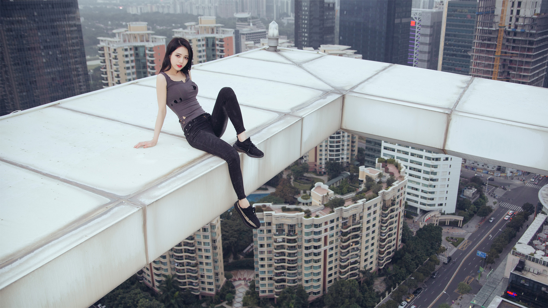 李倩倩 黑色牛仔裤美女高清壁纸
