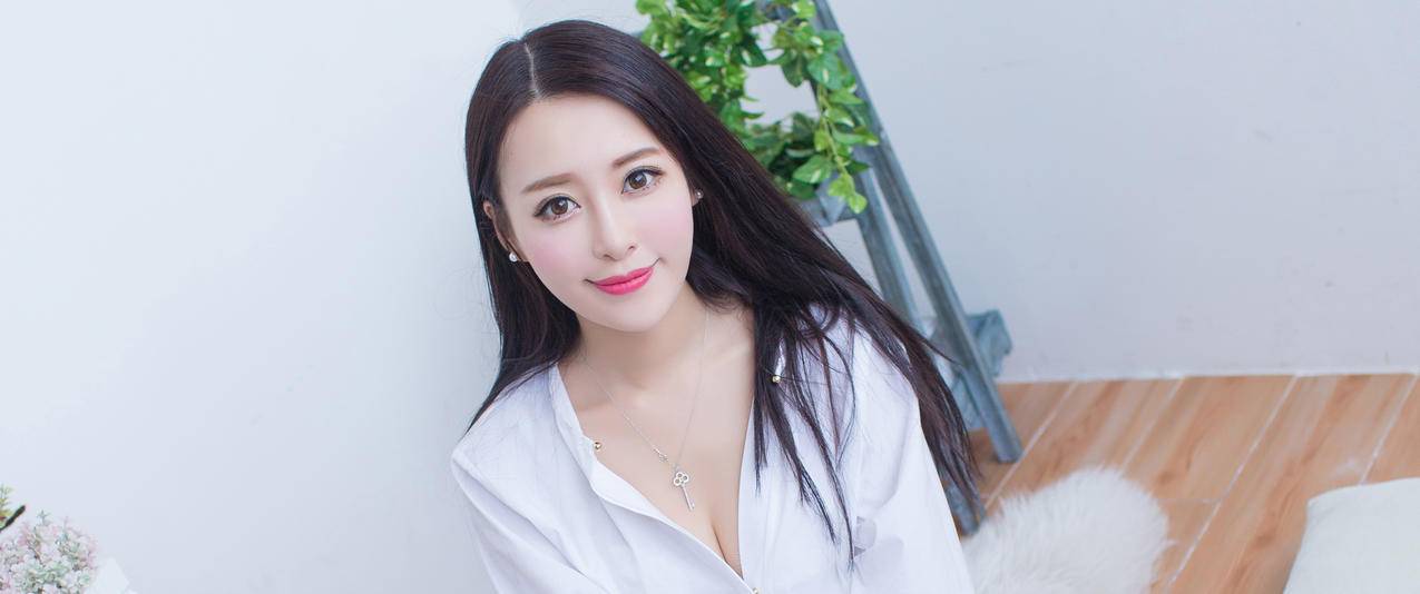 王曼妮好Q美女写真带鱼屏高清壁纸