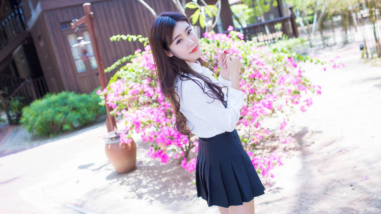 长发短裙美女程小烦不烦4k高清壁纸