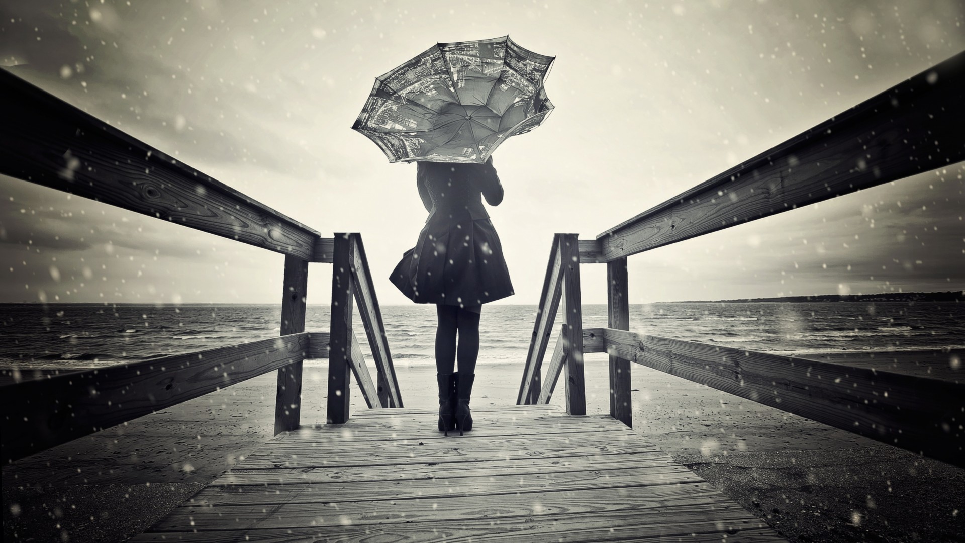 女孩美女,雨伞,雪,风,海边码头,黑白图片高清壁纸