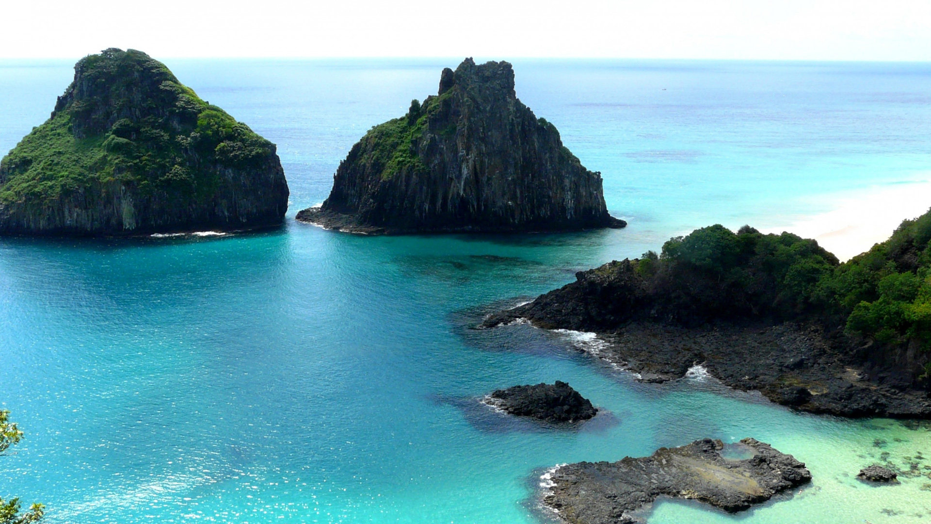 大海，岛屿，岩石，树，树枝，天空，风景桌面高清壁纸