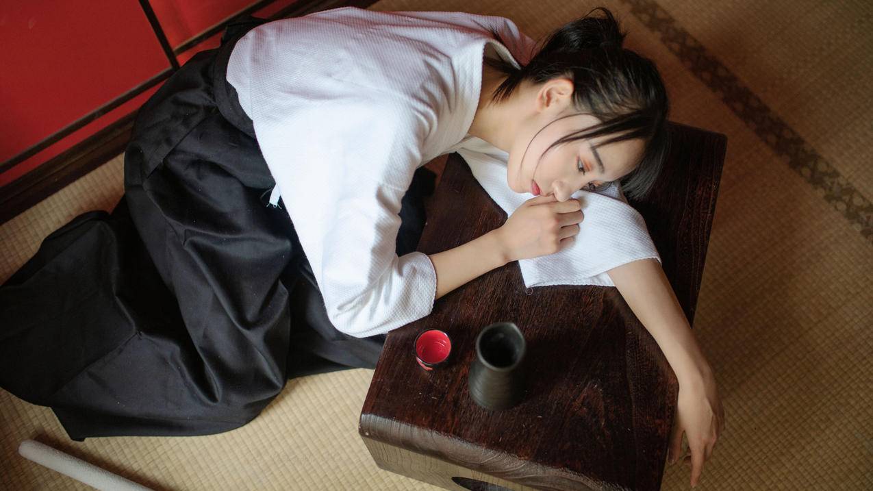 剑道服美女 武士 茶杯 4K美女精选高清壁纸