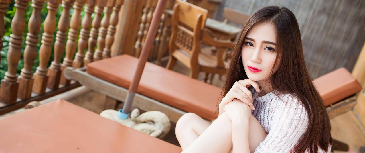 SISY长发美女带鱼屏高清壁纸