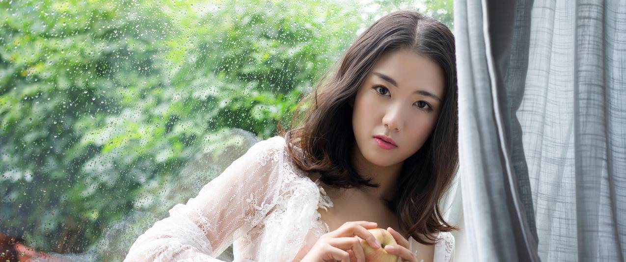 养眼美女宁宁美女带鱼屏高清壁纸