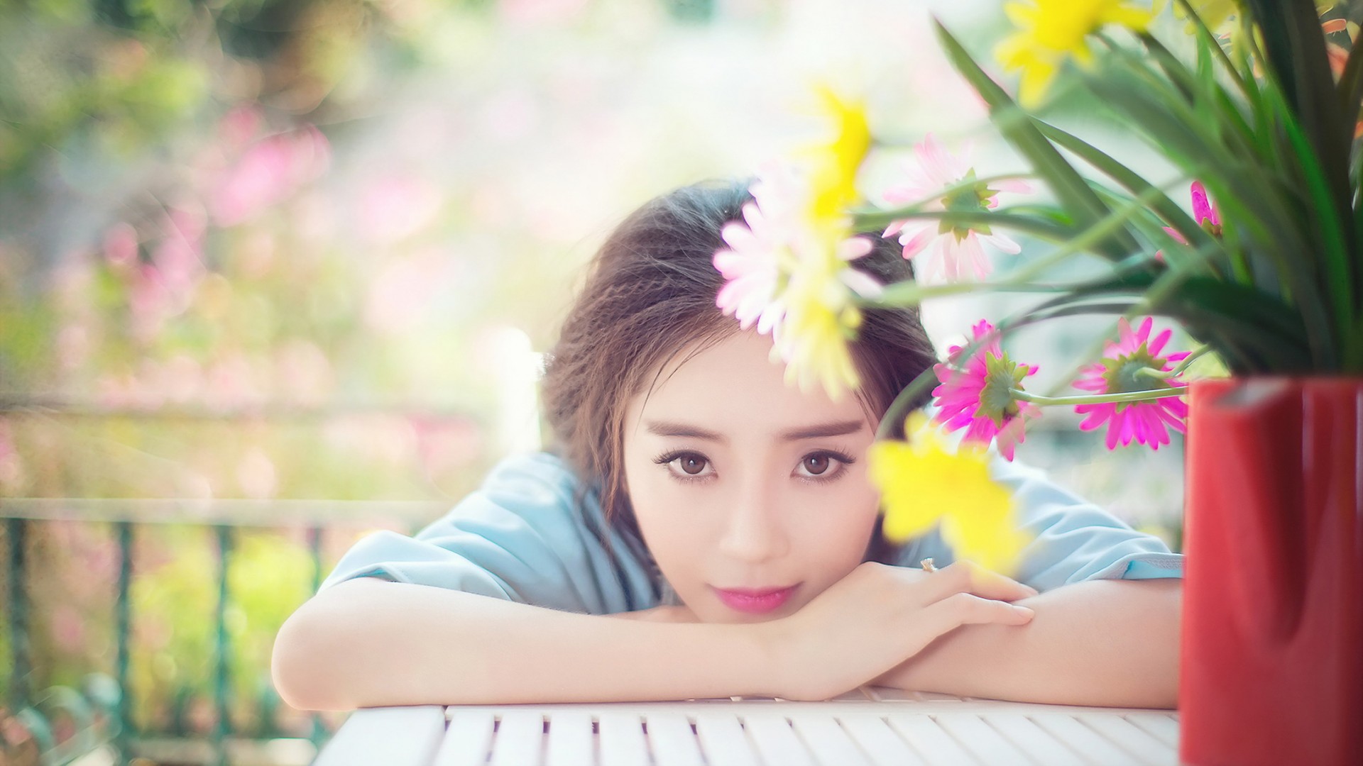 明眸少女，鲜花，心情，清纯美女，桌面高清壁纸