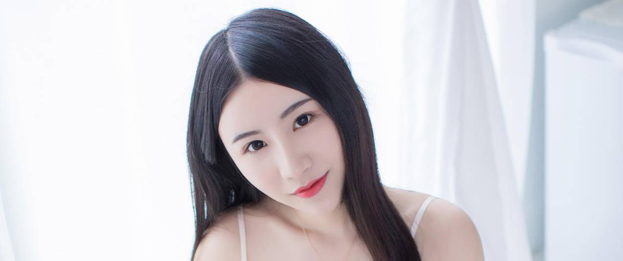 清纯美女谢芷馨桌面带鱼屏高清壁纸