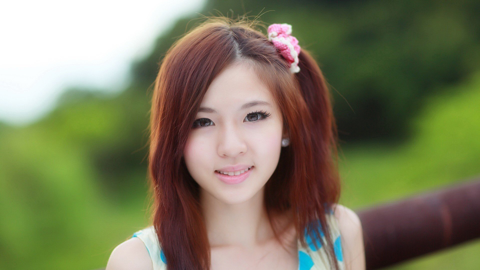 可爱清纯小清新美女桌面高清壁纸