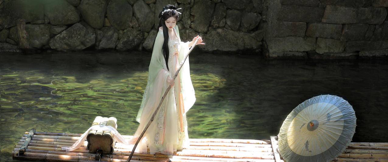 竹筏 古风 清纯 5K 美女 高清壁纸