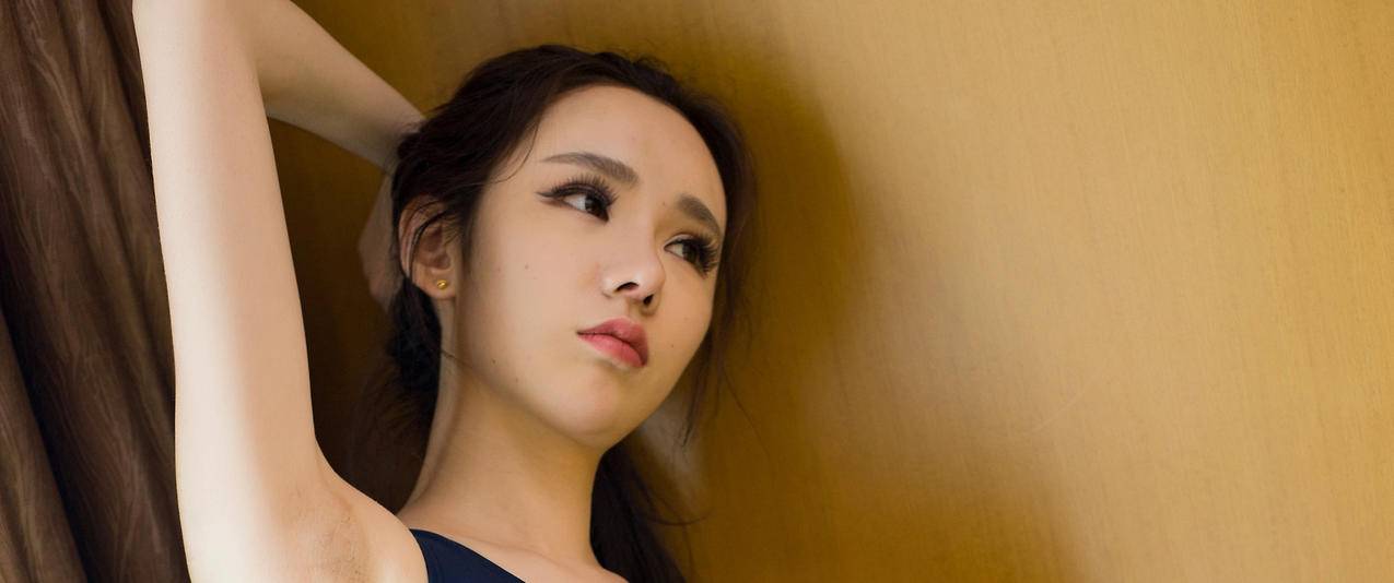 萌琪琪Irene美女带鱼屏高清壁纸