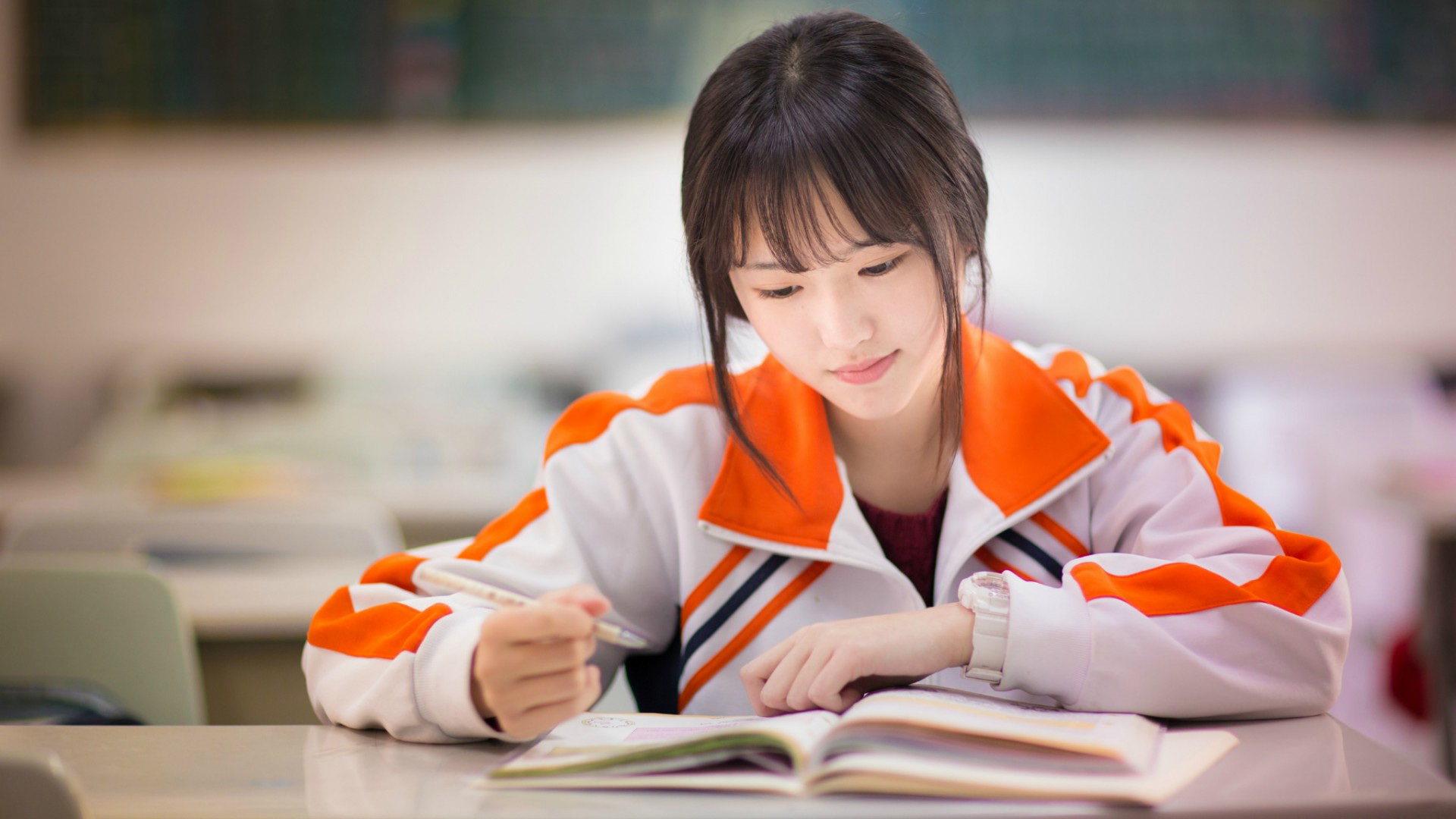 毕业季，女孩，校园，清纯女生，校服，认真功课，桌面高清壁纸