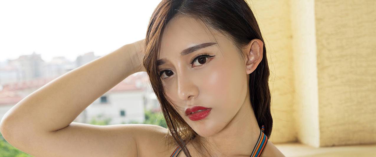 性感嘴唇美女小西带鱼屏高清壁纸