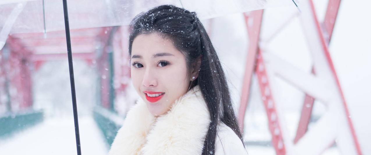 陈嘉嘉Tiffany雪中美女带鱼屏高清壁纸