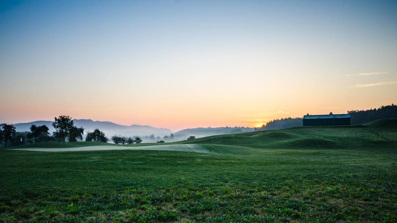 高尔夫球场日出风景4k高清壁纸